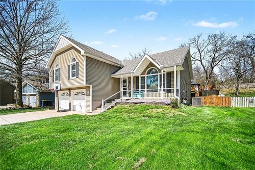508 73rd Ter, Kansas City, MO, 64118-6528 | Card Image
