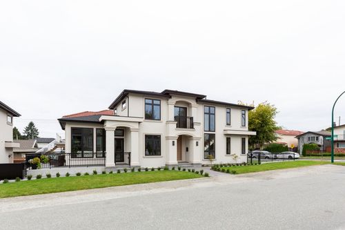 811 Madison Avenue, Burnaby, BC, V5C0P6 | Card Image