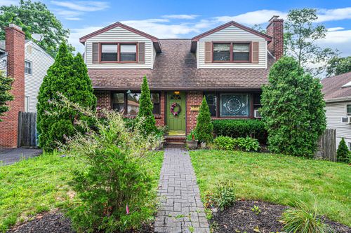 288 Nassau Rd, Huntington, NY, 11743-4327 | Card Image