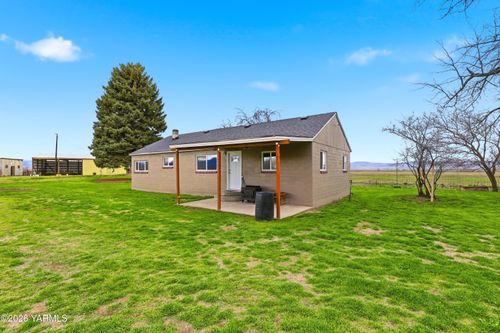 13951 Fort Rd, White Swan, WA, 98952-9622 | Card Image