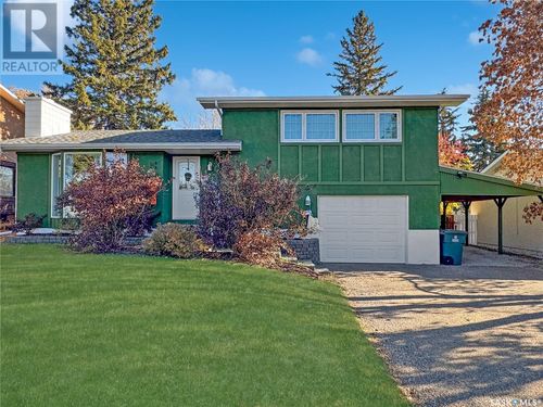 572 100th St, North Battleford, SK, S9A0T4 | Card Image