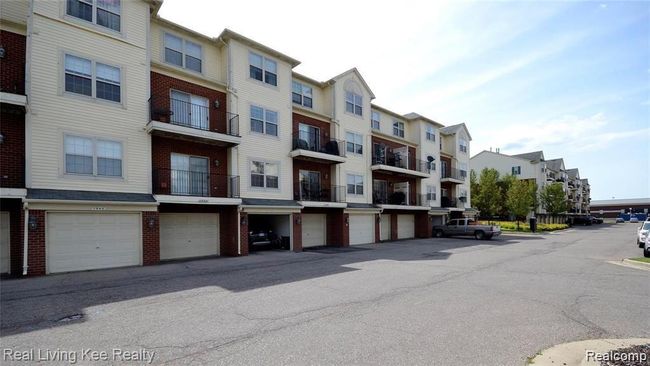 1570 Devon Ln, Condo with 2 bedrooms, 3 bathrooms and null parking in Troy MI | Image 19