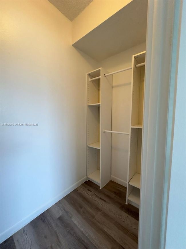 APT-2N - 500 Executive Center Dr, Condo with 2 bedrooms, 2 bathrooms and null parking in West Palm Beach FL | Image 7
