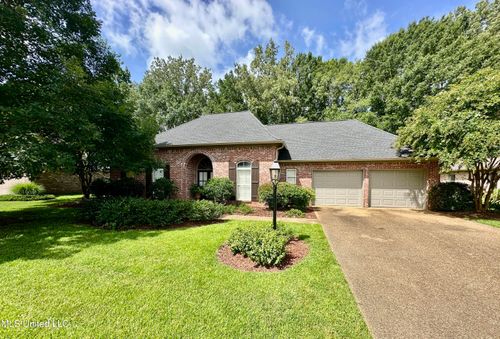 107 Thornwood Dr, Clinton, MS, 39056-6226 | Card Image