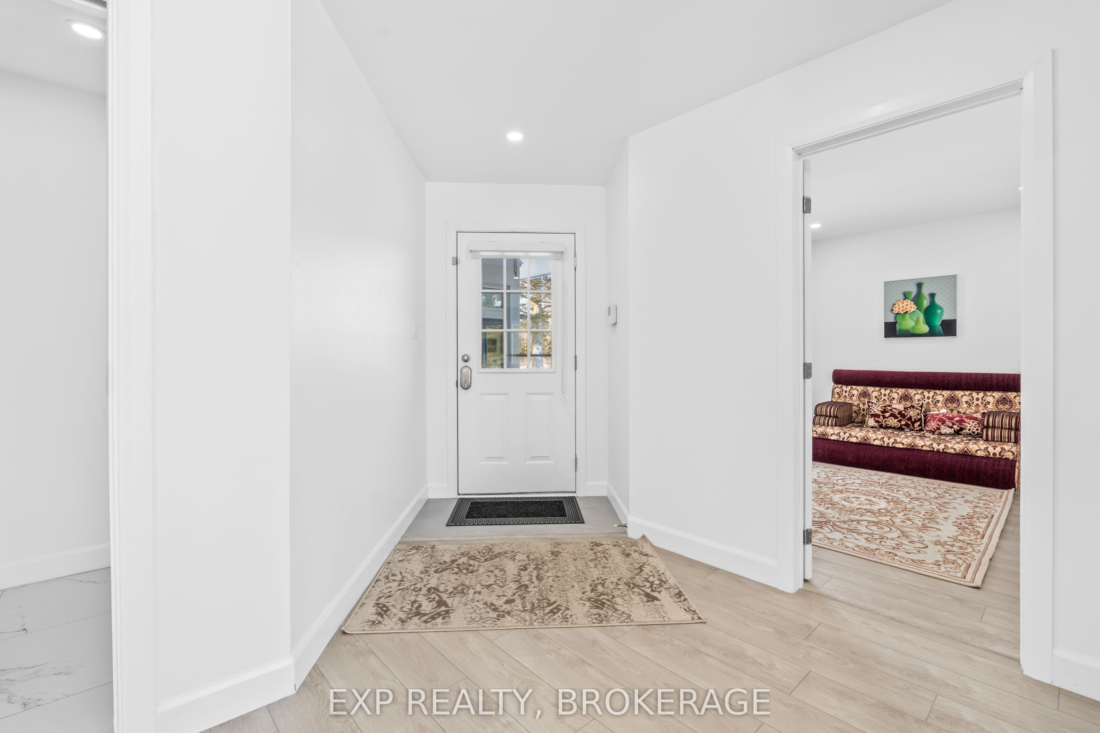 Residential in Front of Leeds & Seeleys Bay 4