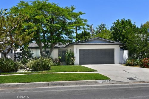 13753 Calvert St, Van Nuys, CA, 91401-2908 | Card Image