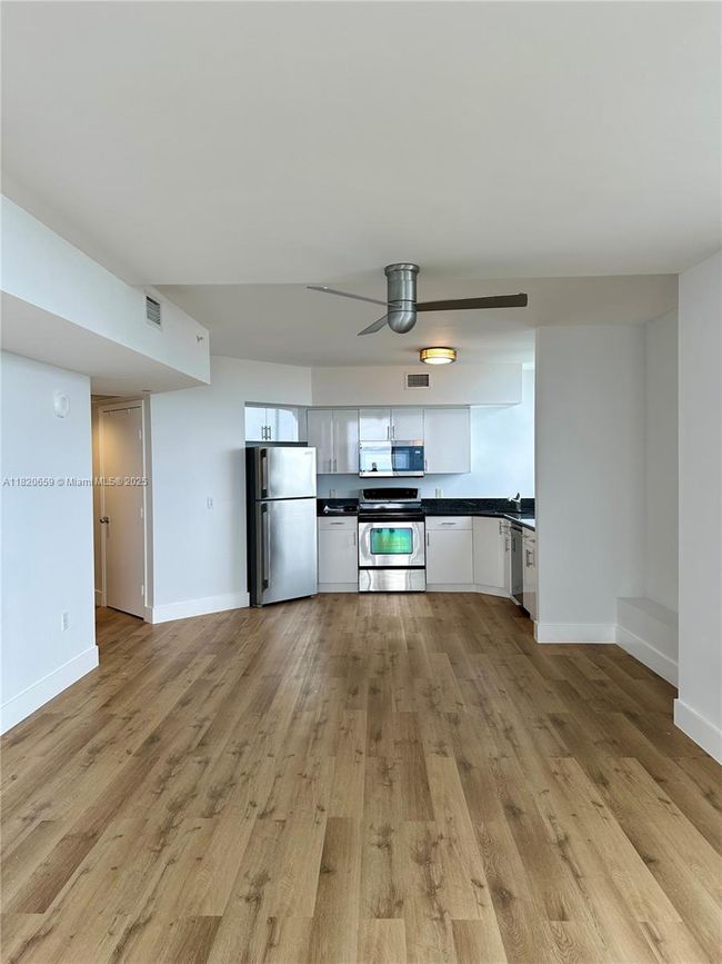 APT-3007 - 1330 West Ave, Condo with 2 bedrooms, 2 bathrooms and null parking in Miami Beach FL | Image 8