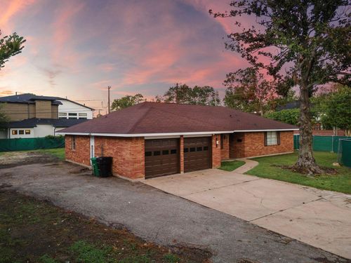 7819 Edgeway Dr, Houston, TX, 77055-6838 | Card Image