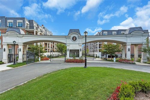 3211-3000 Royal Ct, North Hills, NY, 11040-2638 | Card Image