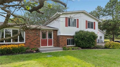 2 Queen St, Oakland, ON, N0E1R0 | Card Image