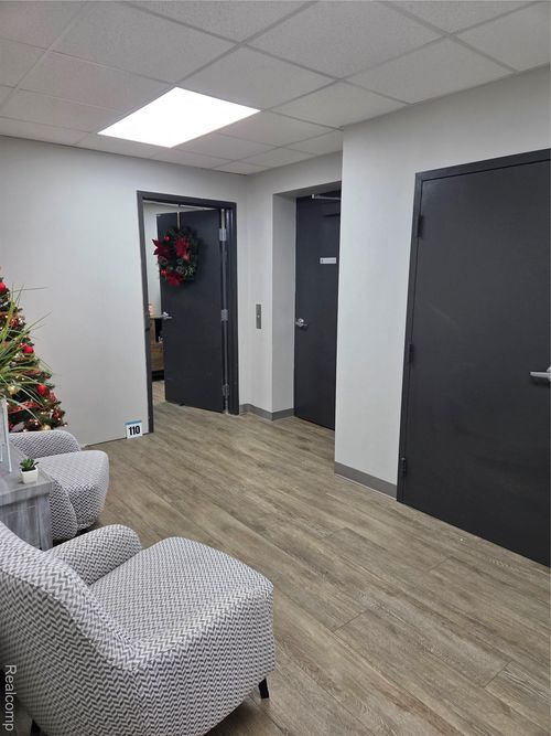 suite-a-15173 Read Rd, Fenton, MI, 48430 | Card Image