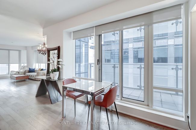 526 - 1 Bloor St E, Condo with 3 bedrooms, 2 bathrooms and null parking in Toronto ON | Image 17