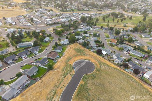 606 Ruby Avenue, Grandview, WA, 98930 | Card Image