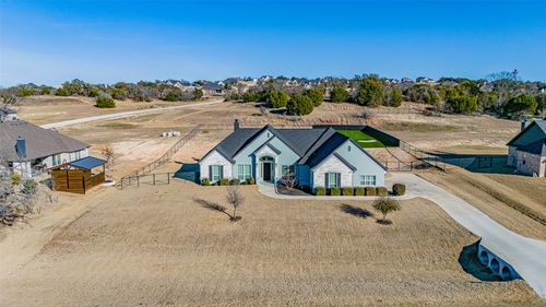 612 Bent Tree Ln, Weatherford, TX, 76085-3953 | Card Image