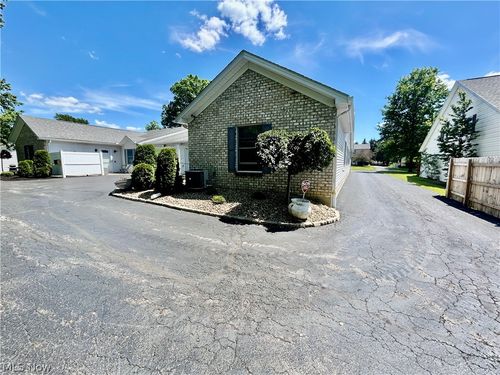 5916 Callaway Circle, Youngstown, OH, 44515 | Card Image