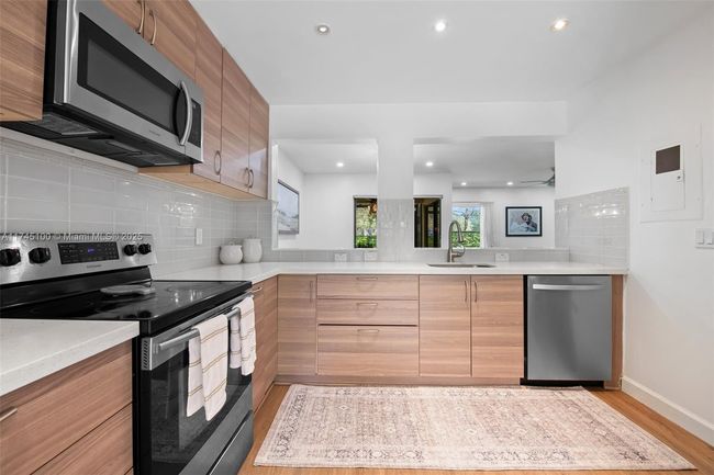 3005 - 3005 Nw 48 Th Ave, Townhouse with 3 bedrooms, 3 bathrooms and null parking in Coconut Creek FL | Image 4