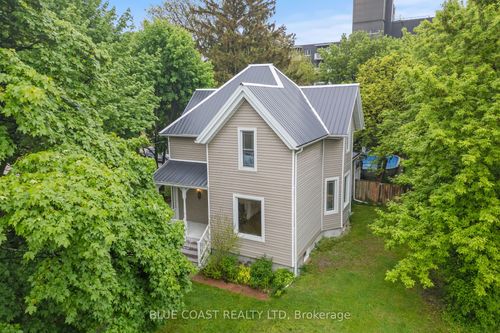 {{alt}} | Card Image