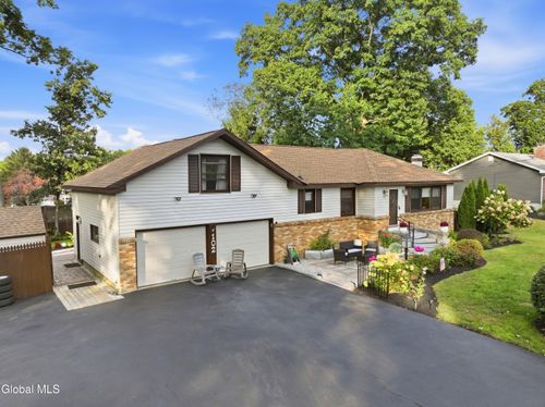 102 Greenleaf Dr, Latham, NY, 12110-5115 | Card Image