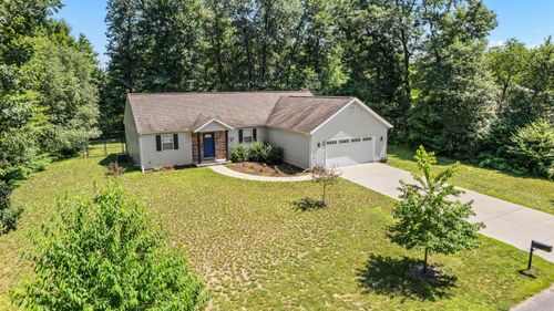 1233 Black Bear Trl, Stevens Point, WI, 54482-8640 | Card Image
