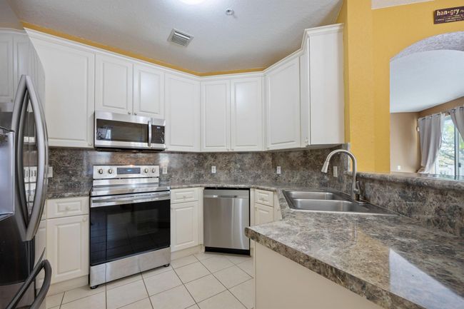 141 - 2122 Shoma Dr, Condo with 3 bedrooms, 3 bathrooms and null parking in Royal Palm Beach FL | Image 8