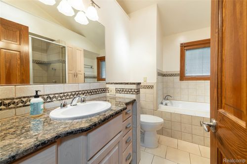 21819 Meridian Rd, Grosse Ile, MI, 48138-1453 | Card Image