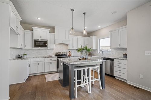 2695 W Park St, Olathe, KS, 66061-3896 | Card Image