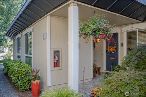 c1-1611 102nd Pl Ne, Bellevue, WA, 98004-3603 | Card Image