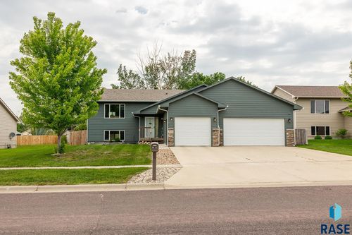 520 Kia Dr, Hartford, SD, 57033-2085 | Card Image