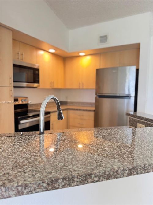 apt-934-3400 Pinewalk Dr N, Margate, FL, 33063-9333 | Card Image