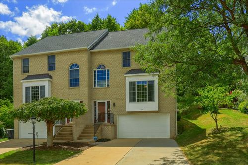 128 Hampshire Dr, Cranberry Township, PA, 16066-4832 | Card Image