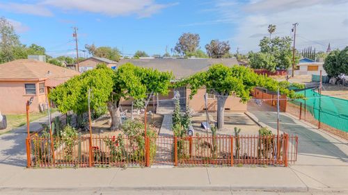 513 E Tulare St, Avenal, CA, 93204-1653 | Card Image