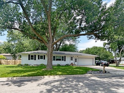 400 Morten Dr, Redwood Falls, MN, 56283-1847 | Card Image