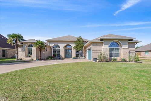 936 Queen Elizabeth Dr, McGregor, TX, 76657-4000 | Card Image