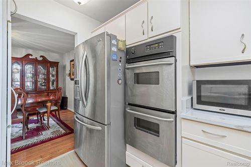 4343 Foxpointe Dr, West Bloomfield, MI, 48323-2619 | Card Image