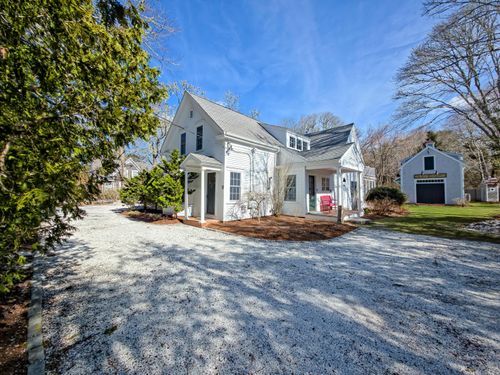 552 Main St, Cotuit, MA, 02635-3135 | Card Image