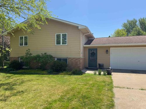 406 Monroe St, Dysart, IA, 52224-4701 | Card Image