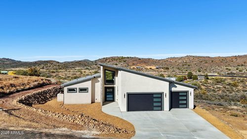 15860 E Broken Bit Rd, Mayer, AZ, 86333-5951 | Card Image