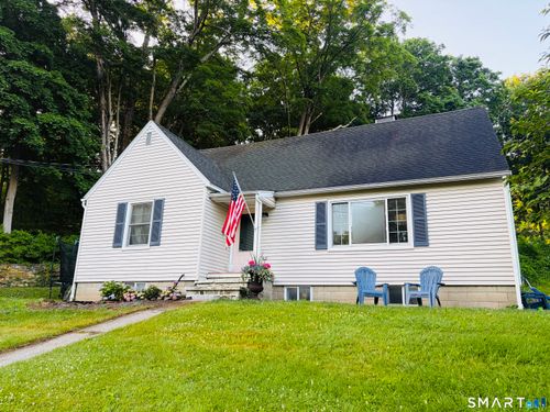 39 N Main St, Sharon, CT, 06069-2075 | Card Image