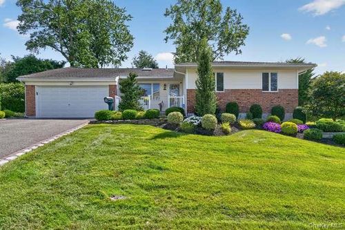 24 Peerless Dr, Oyster Bay, NY, 11771-3614 | Card Image