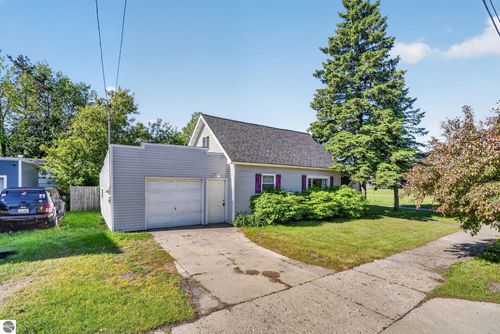 932 Farrar St, Cadillac, MI, 49601-1349 | Card Image