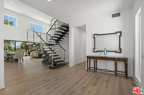 11091 Woodcrest Ct, Chatsworth, CA, 91311-1748 | Card Image