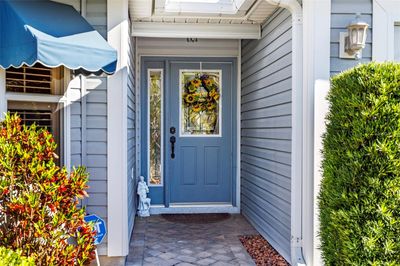 Decorative Cut Glass Window Front Door w/ Side Lite. | Image 3