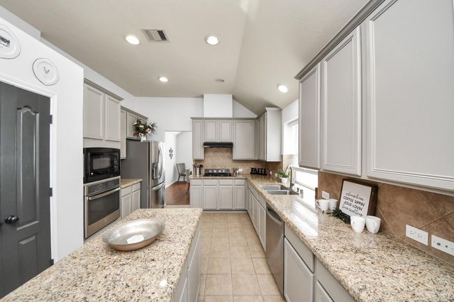15122 Heron Meadow Ln, House other with 3 bedrooms, 2 bathrooms and 2 parking in Cypress TX | Image 17
