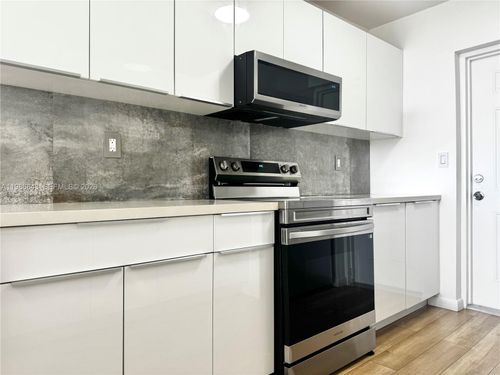 apt-8c-16850 S Glades Dr, North Miami Beach, FL, 33162-2972 | Card Image