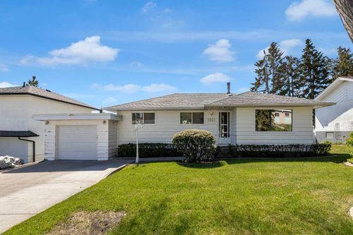 1031 Thorneycroft Dr Nw, Calgary, AB, T2K3K7 | Card Image