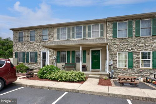 813 Knoll Dr, MOUNT JOY, PA, 17552-9408 | Card Image