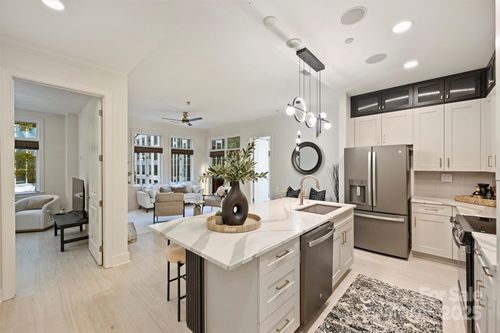 unit-307-230 S Tryon St, Charlotte, NC, 28202-3216 | Card Image