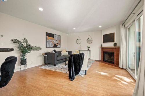 204-21071 21071 Gary Dr, Hayward, CA, 94546 | Card Image
