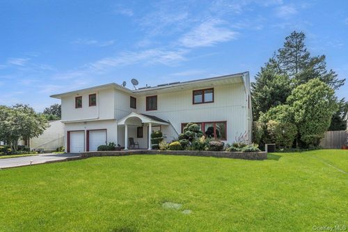 83 The Dell, Albertson, NY, 11507-1012 | Card Image