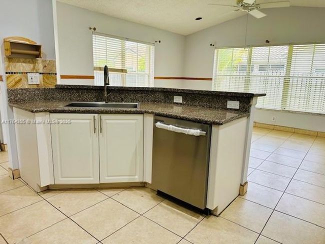 495 Carrington Ln, House other with 4 bedrooms, 3 bathrooms and null parking in Weston FL | Image 16